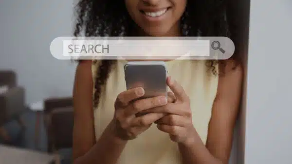 search-bar-woman-smartphone